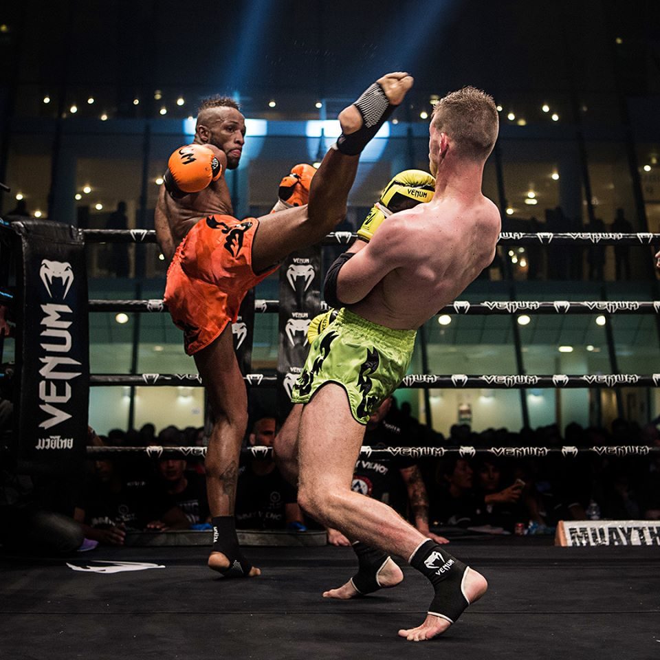 Johane Beausejour — High Kick sur Jimmy Vienot au Kerner Thaï de Paris