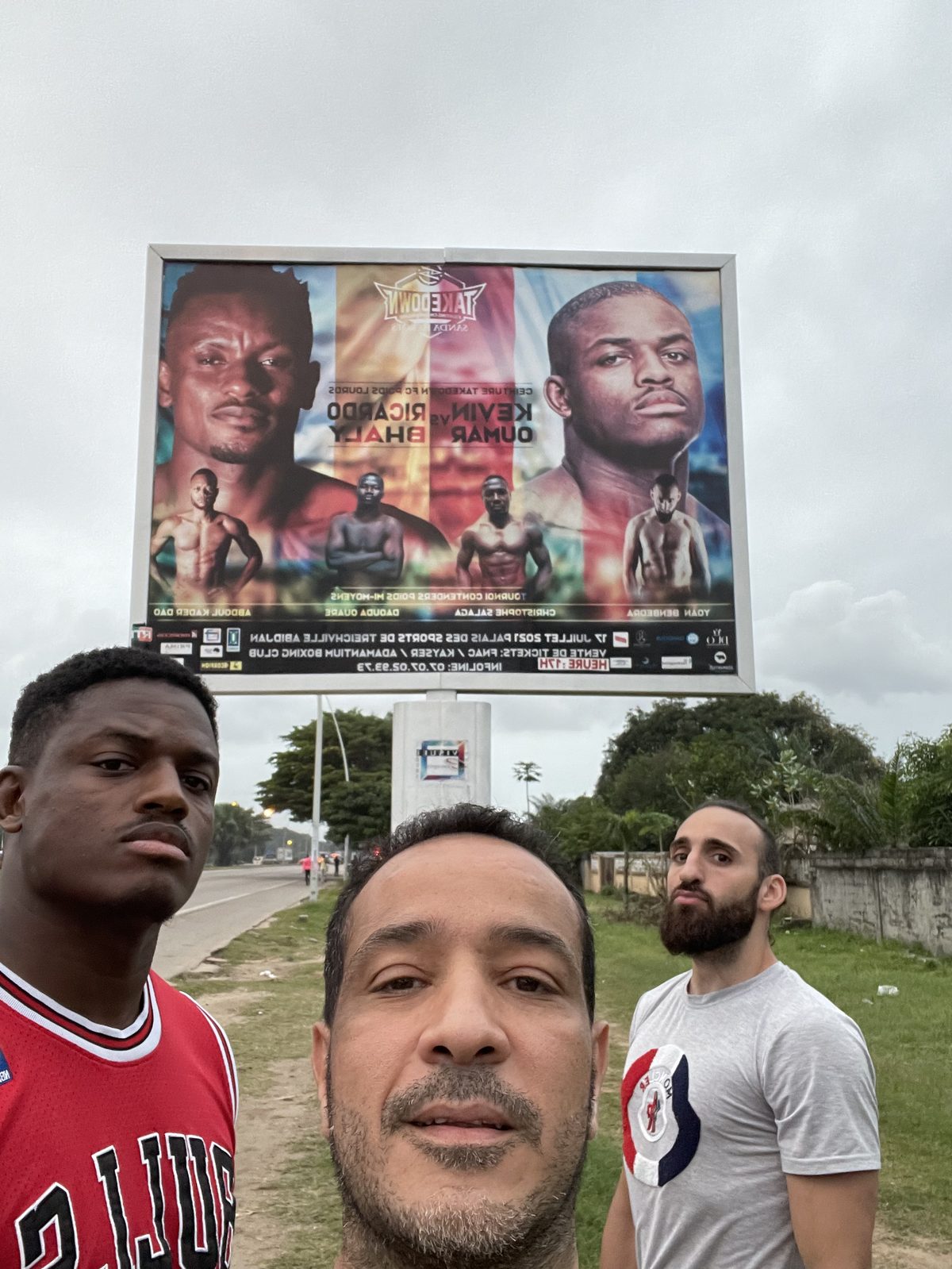 Côte D'Ivoire — Kevin et Yoan sur les panneaux publicitaires dans les rues d'Abidjan